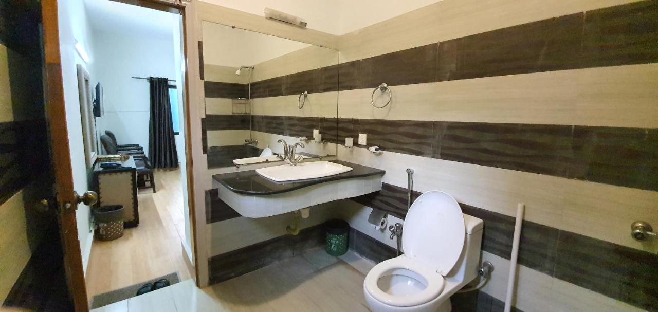 Infinity Villa F8 Islamabad Esterno foto