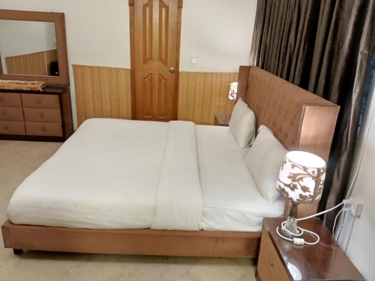 Infinity Villa F8 Islamabad Esterno foto