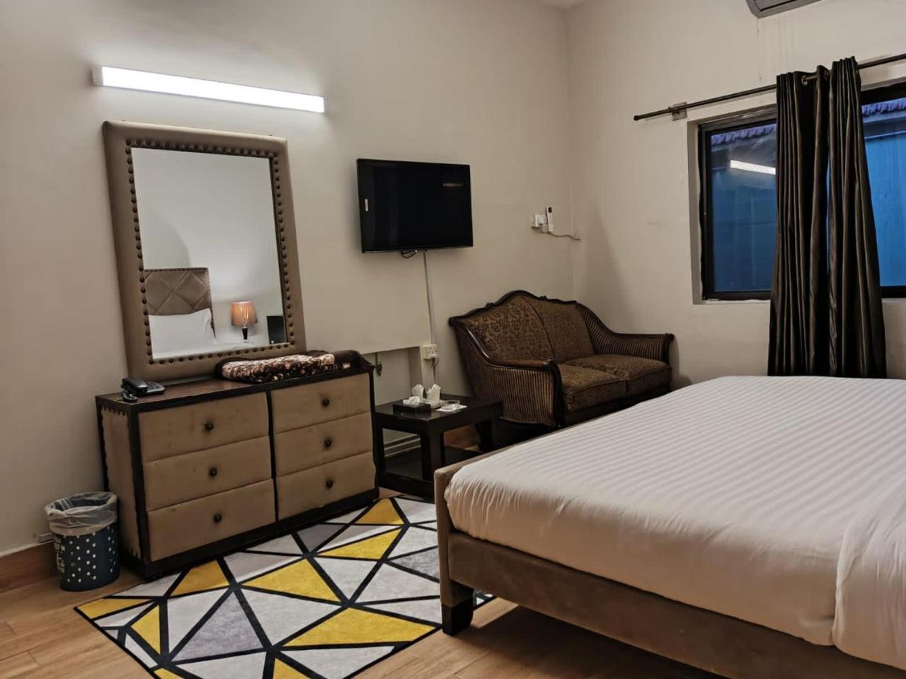 Infinity Villa F8 Islamabad Esterno foto