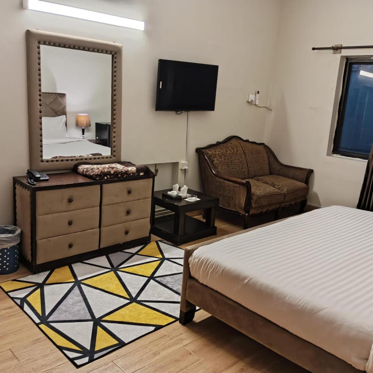 Infinity Villa F8 Islamabad Esterno foto